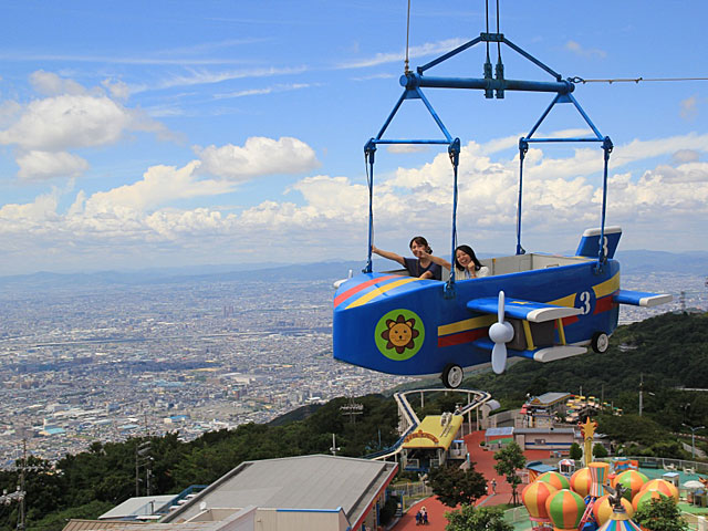 生駒山上遊園地の魅力を紹介！低年齢でも楽しめるアトラクション多数