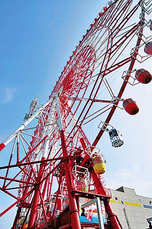 下から見たパレットタウン大観覧車（東京都／江東区）