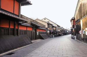 京都らしい風情を感じながら散策を楽しめる花見小路