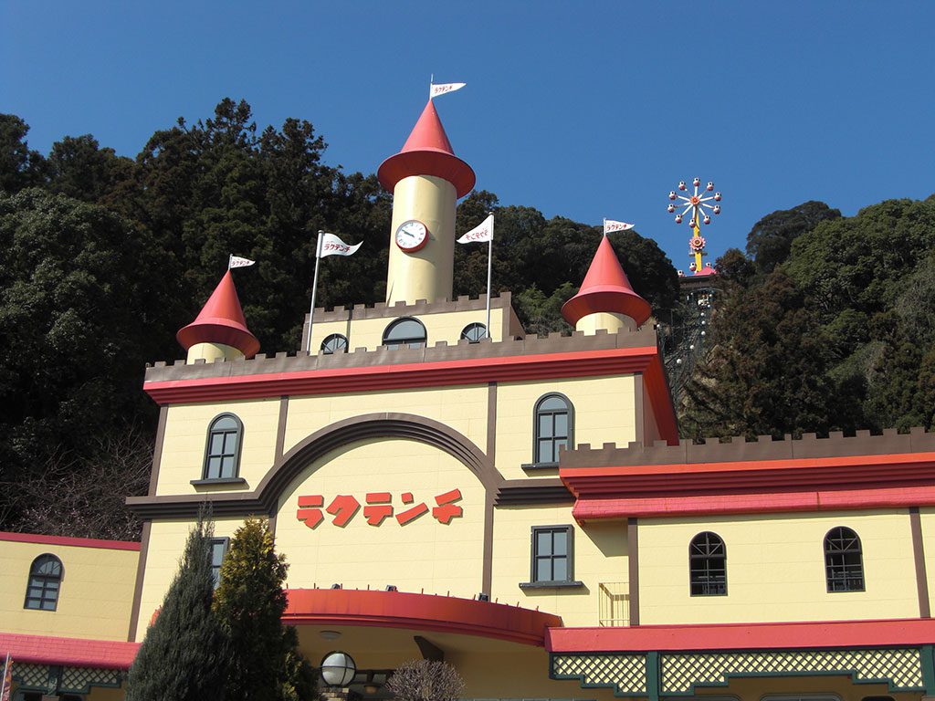 別府ラクテンチは、観覧車や大吊り橋からの絶景とかわいい動物たちが人気の遊園地