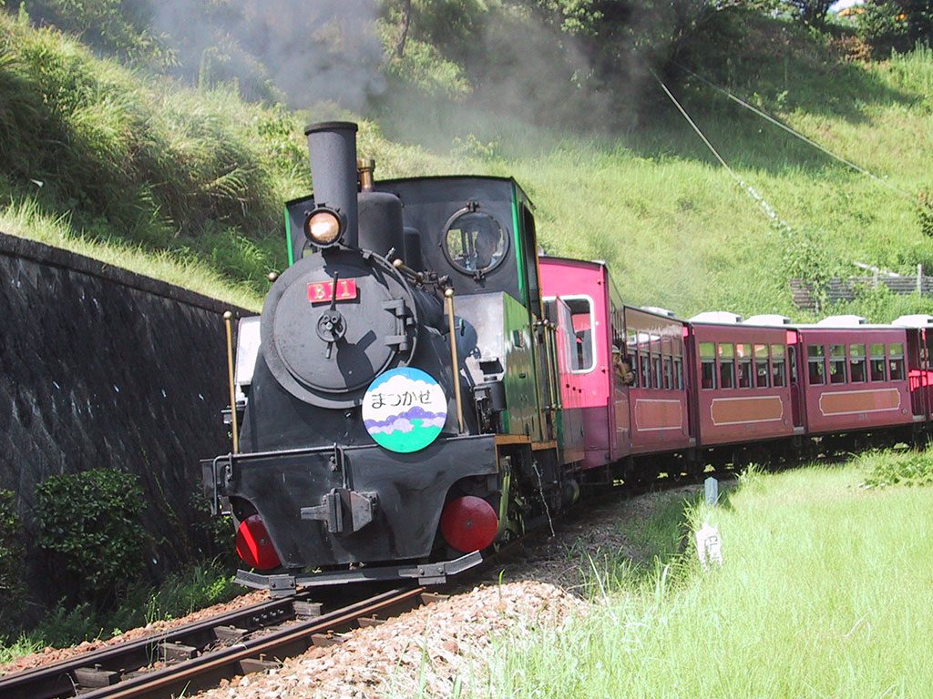 蒸気機関車に乗れる！愛知こどもの国(西尾市)は、屋内も屋外も遊び場がいっぱい
