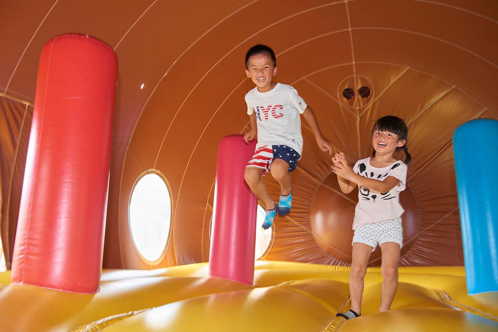 佐久平ハイウェイオアシス「パラダ」は、水遊びにアスレチックなど通年遊べる！