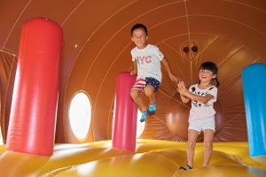 佐久平ハイウェイオアシス「パラダ」は、水遊びにアスレチックなど通年遊べる！