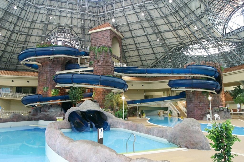 ウォータースライダー（スピニングスライダー）全景／アクアパラダイス・パティオ（埼玉県／深谷市）