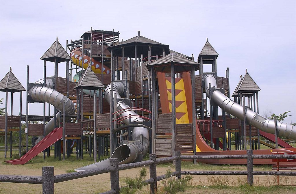 スリル満点のスライダーがあるチャイルド・ウッド/つがる地球村(青森県)