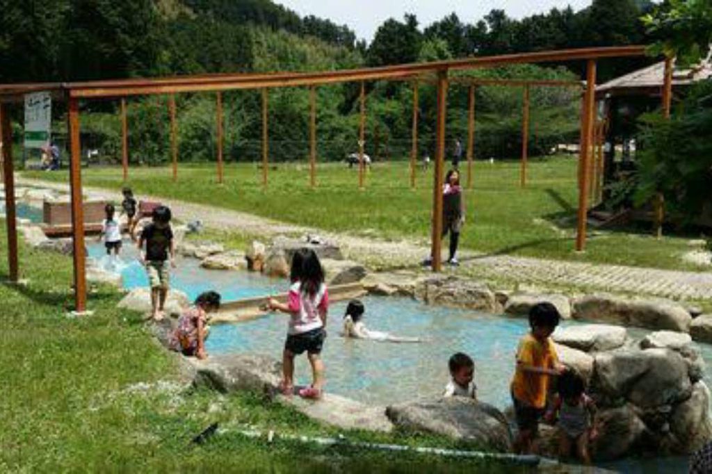 水遊びの様子／ピクニカ共和国（福岡県／飯塚市）