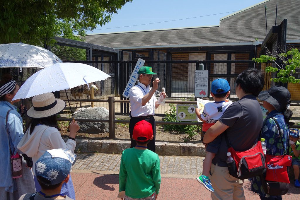 動物園の職員さんと回る「園内ガイド＆動物と一緒に写真に写ろう」ツアー／福山市立動物園（広島県／福山市）