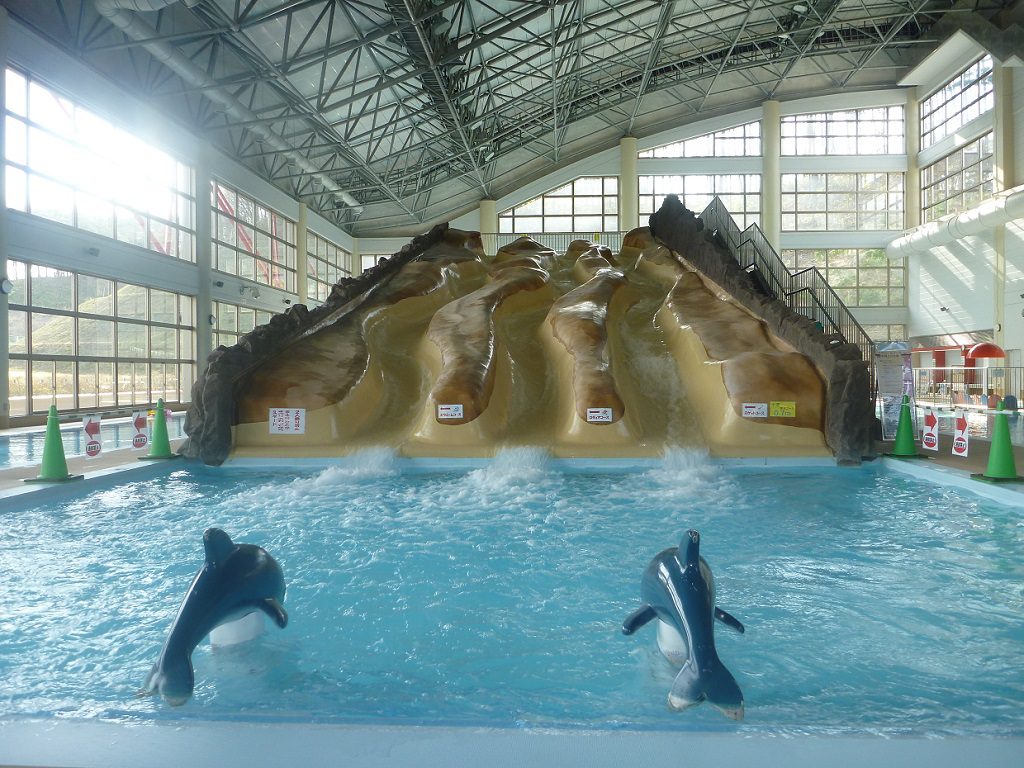 スラロームプールのウォータースライダー/盛岡市余熱利用健康増進センター ゆぴあす(岩手県/盛岡市)