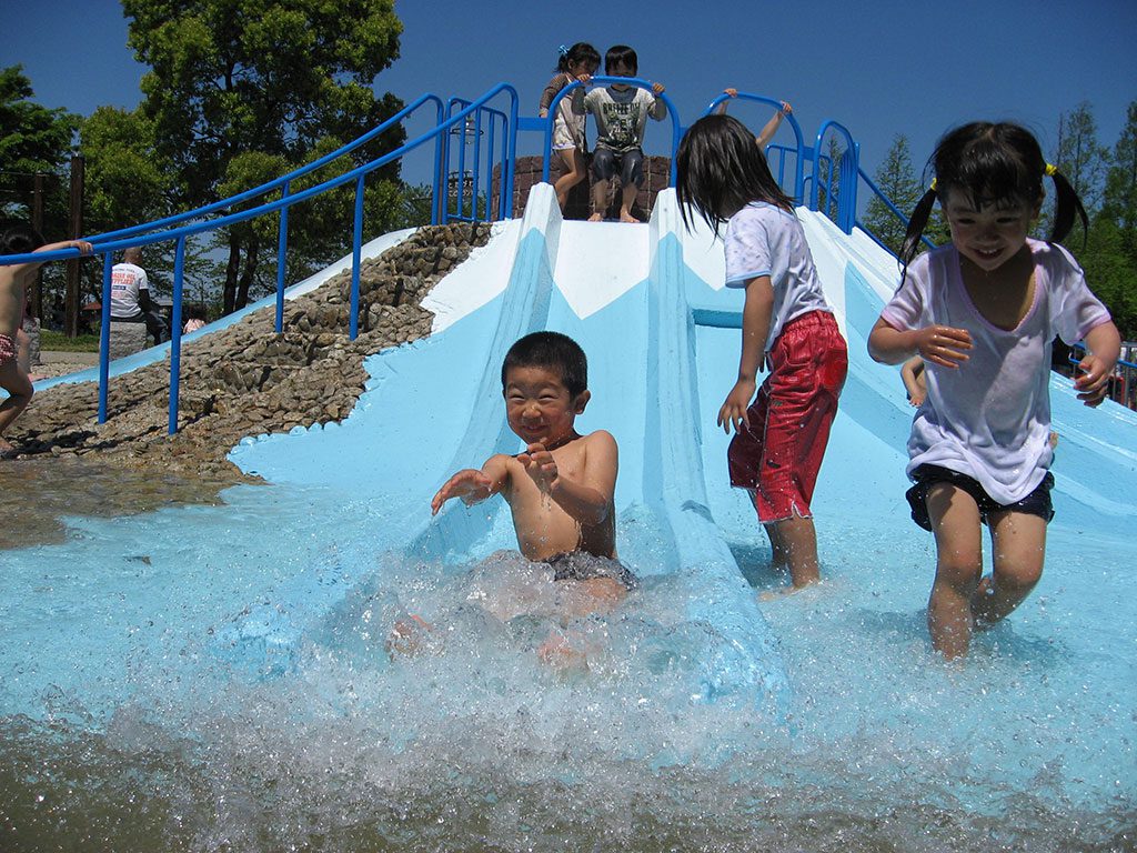 じゃぶじゃぶ池のスライダー／とだがわこどもランド（愛知県名古屋市）