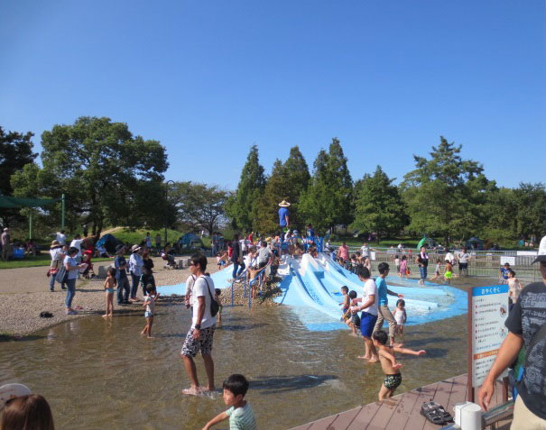 夏は親子で賑わうじゃぶじゃぶ池／とだがわこどもランド（愛知県名古屋市）