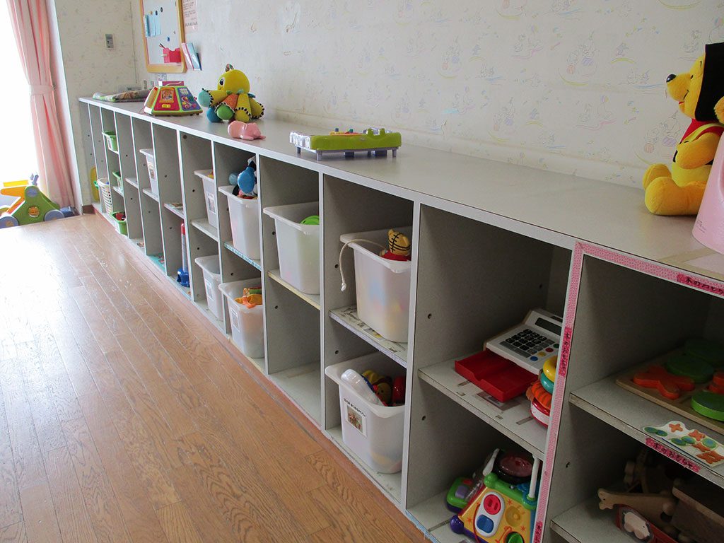 乳幼児室のおもちゃの棚／とだがわこどもランド（愛知県名古屋市）