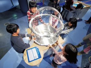 体験・実験・プラネタリウムが人気の科学館12選!サイエンスショーなどの実演も