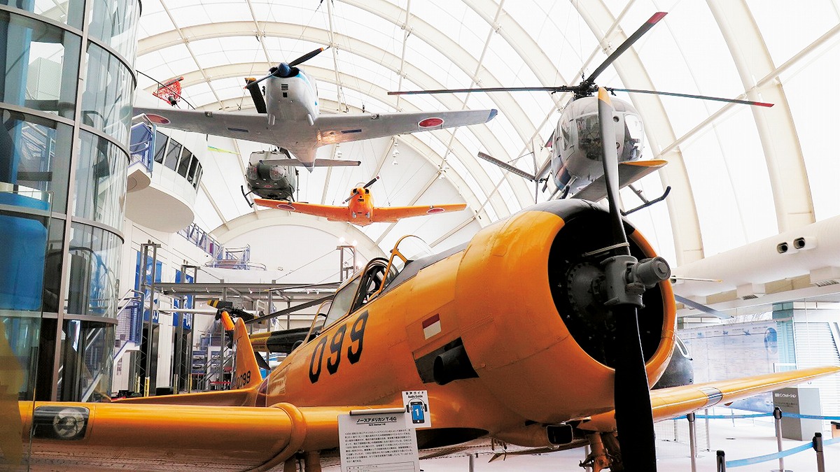 地上や空中に展示されている飛行機やヘリコプター/所沢航空発祥記念館(埼玉県/所沢市)