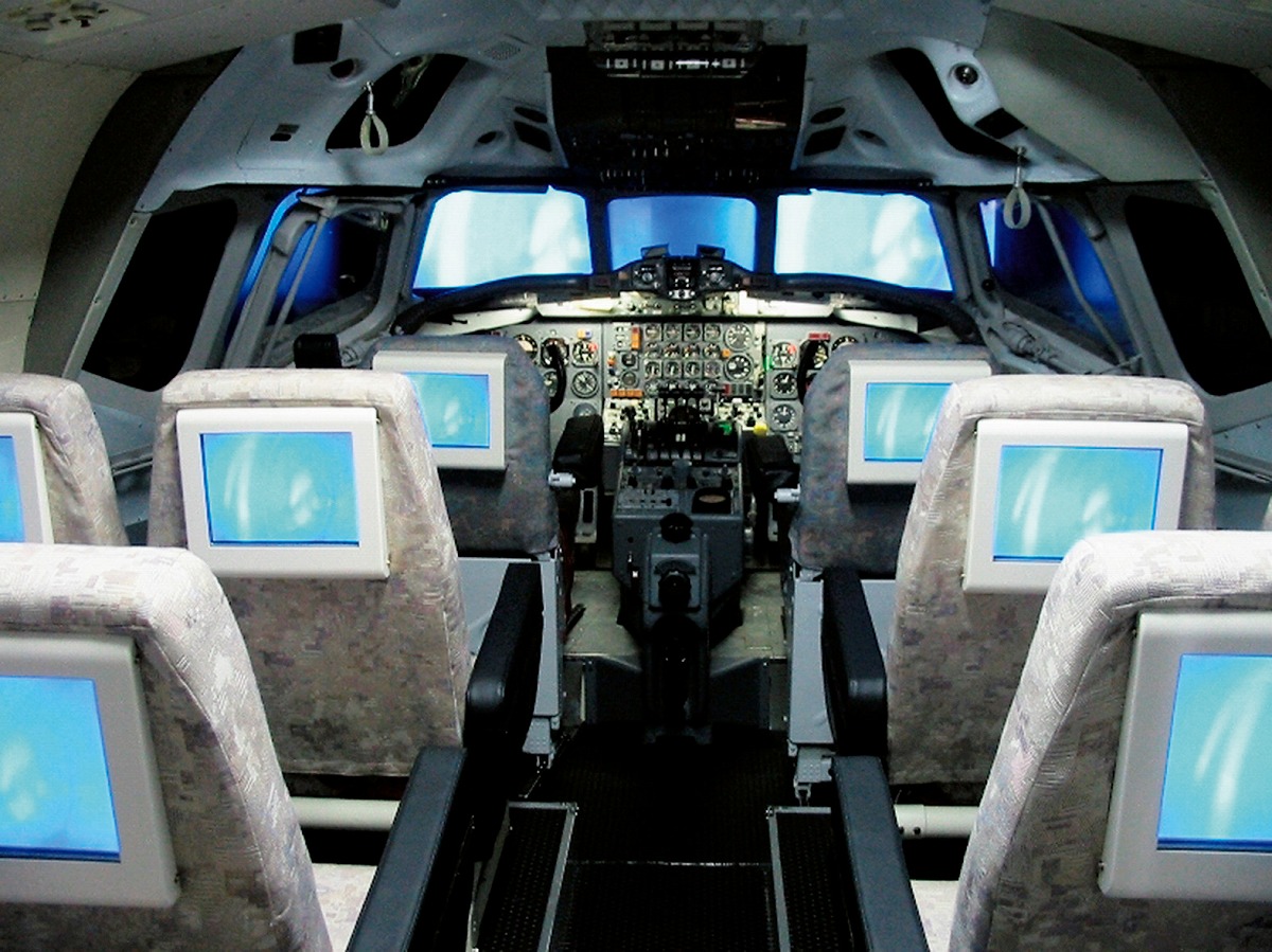 「DC-8フライト体験」の機内/航空科学博物館(千葉県/芝山町)