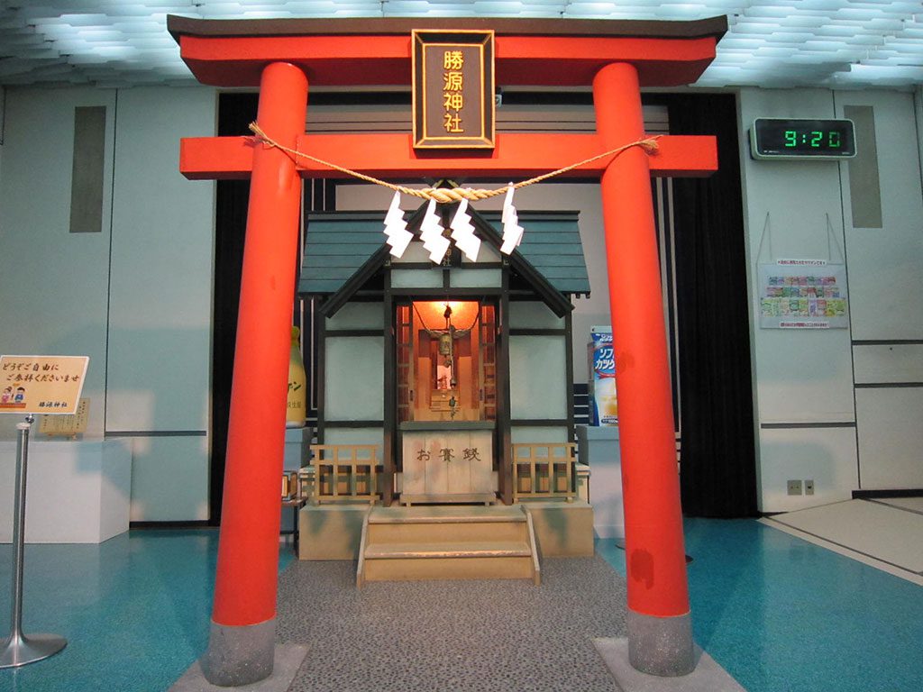 待合室内の「勝源神社」／雪印メグミルク 酪農と乳の歴史館・札幌工場（北海道／札幌市）