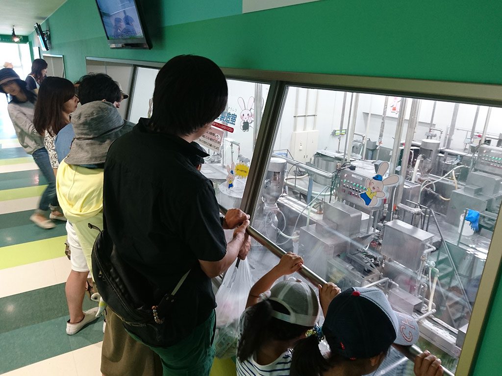 しらたき製造ラインの工場見学の様子/こんにゃくパーク(群馬県/甘楽郡甘楽町)