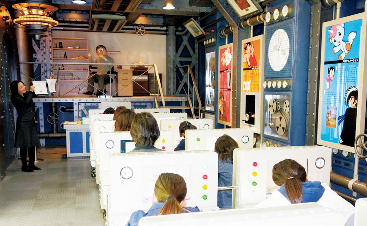 アニメ制作体験をする様子／宝塚市立手塚治虫記念館（兵庫県）