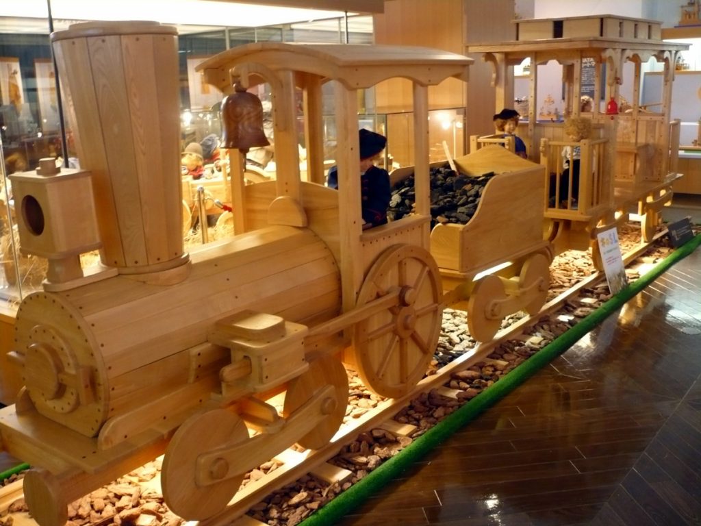 木製のSL/木のおもちゃワールド館ちゃちゃワールド(北海道/遠軽町)