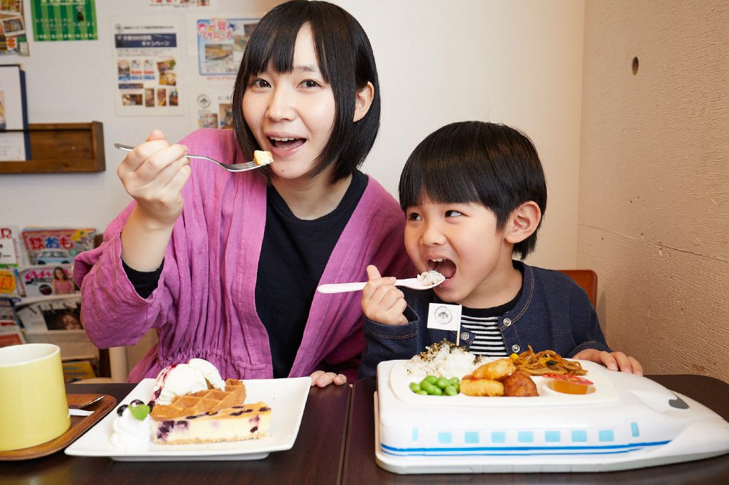 プラレールが走るカフェ子鉄-kotetsu-でランチ