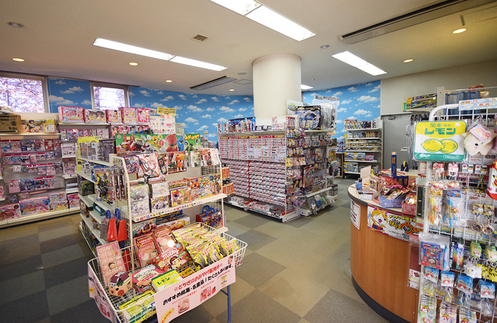 館内1階にある「おもちゃ博物館のおもちゃやさん」/壬生町おもちゃ博物館(栃木県)