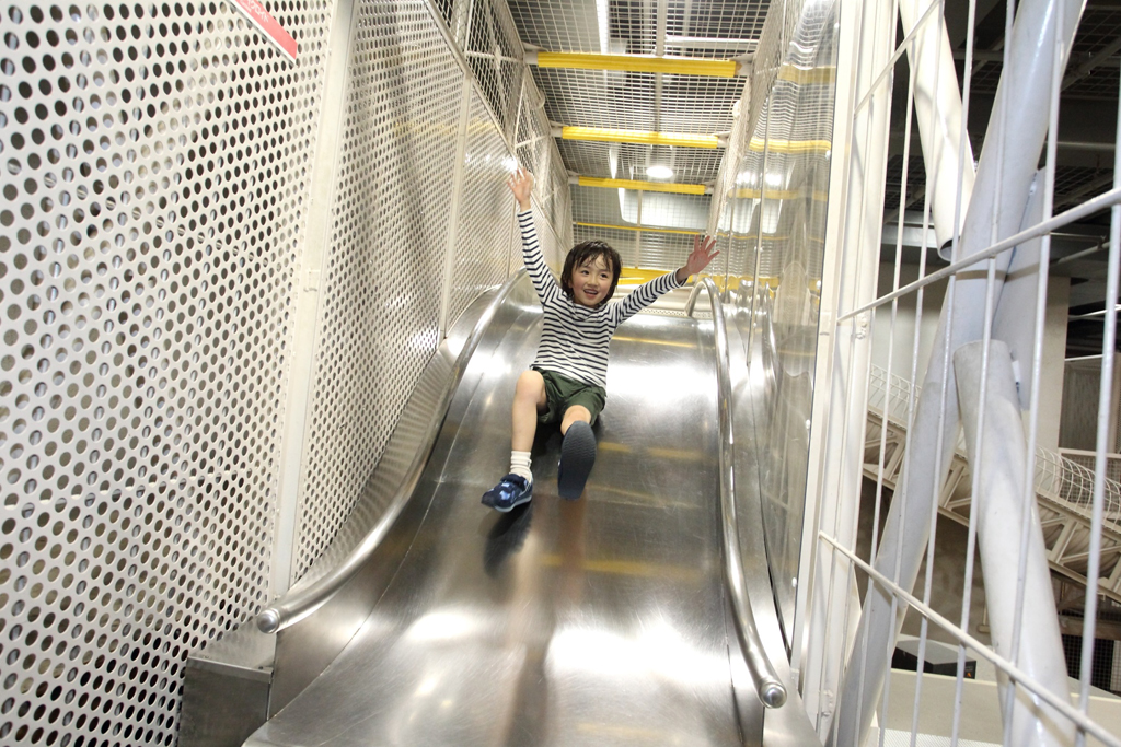 フロアいっぱいに広がったアスレチックジム／はまぎん こども宇宙科学館（神奈川県／横浜市）