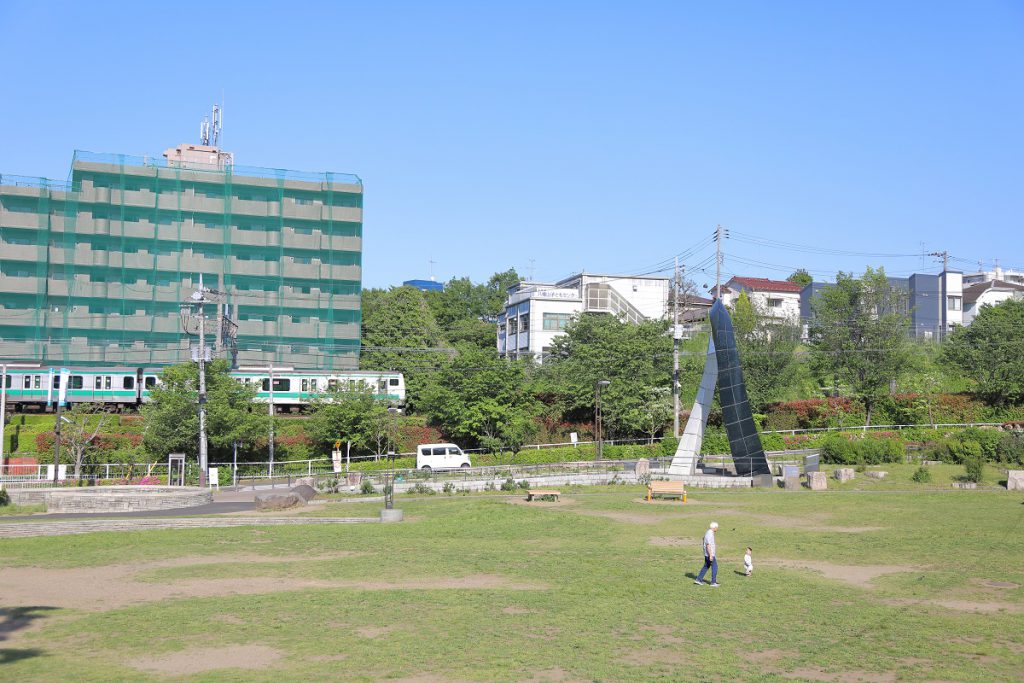 子鉄が安全に楽しめる、電車の見える東京の公園5選。『鈴川絢子とちっくんの東京電車さんぽ』から厳選！