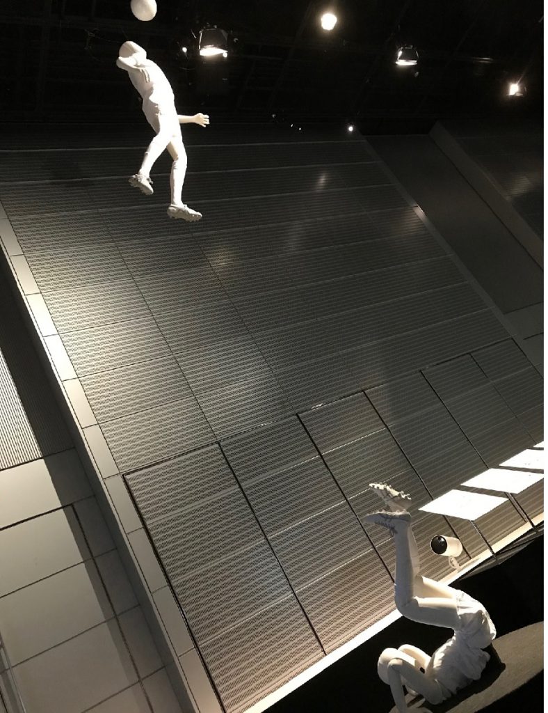 『キャプテン翼』マネキンで再現したスカイラブハリケーン／特別企画展「SPORTS&MANGA」（パナソニックセンター東京）