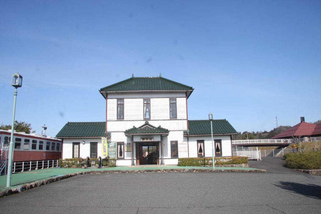 木造駅舎の外観/加悦SL広場(京都府/与謝野町)