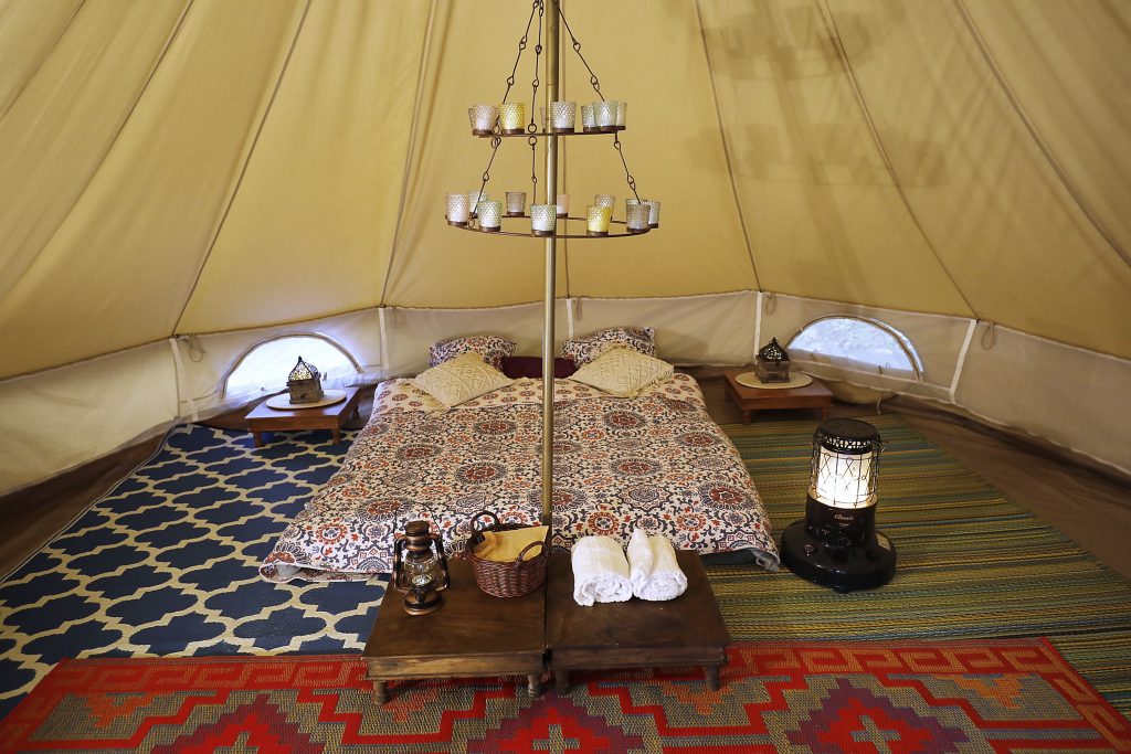 グランピングテント内のインテリアはモロッコ風／ふれあい広場（東京都／西多摩郡）