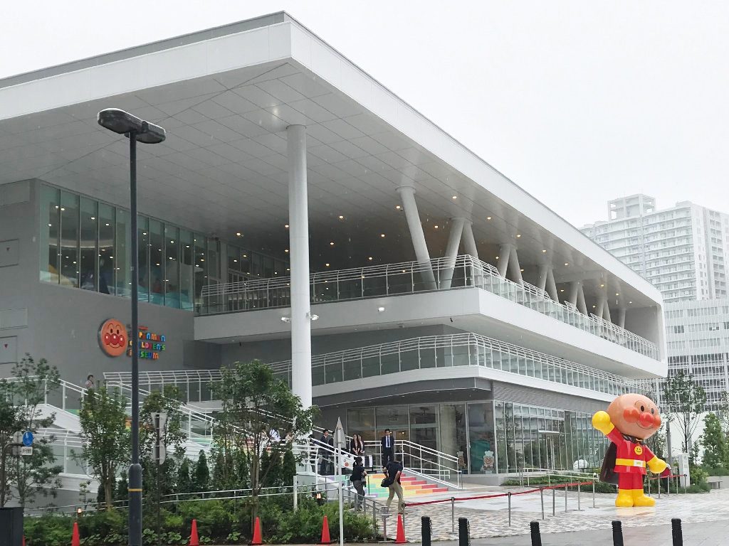 ピカピカのエントランスで「おおきなアンパンマン」がお出迎え／横浜アンパンマンこどもミュージアム（神奈川県／横浜市）