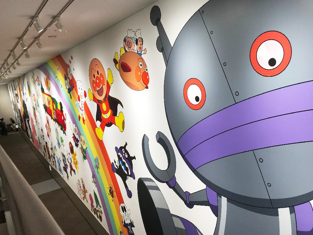 100人のキャラクターが大集合の3階から出口へ続くスロープ／横浜アンパンマンこどもミュージアム（神奈川県／横浜市）