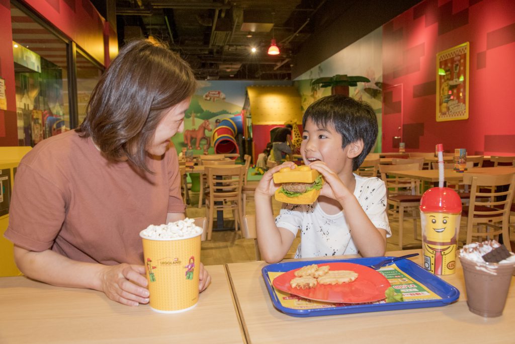 バーガープレートはポテトつき/レゴランド®・ディスカバリー・センター東京(東京都/港区)