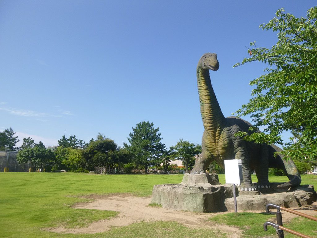 アパトサウルスの復元模型/ハマナス恐竜公園(石川県/河北郡内灘町)