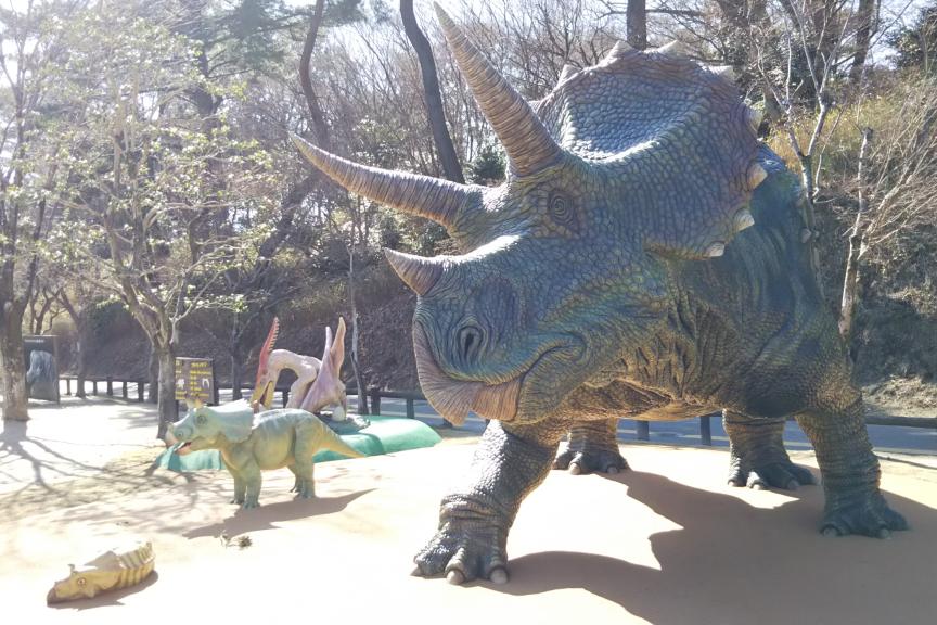 岡崎市東公園動物園・恐竜広場のトリケラトプス