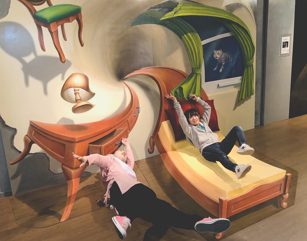 不思議な錯覚の世界へ！日本最大級トリックアートの体験型テーマパーク「那須とりっくあーとぴあ」