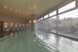 露天風呂にプール、グランピングも楽しめる「中津川温泉クアリゾート湯舟沢」