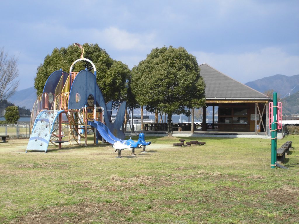公園内のくじら型遊具/因島アメニティ公園(広島県/尾道市)