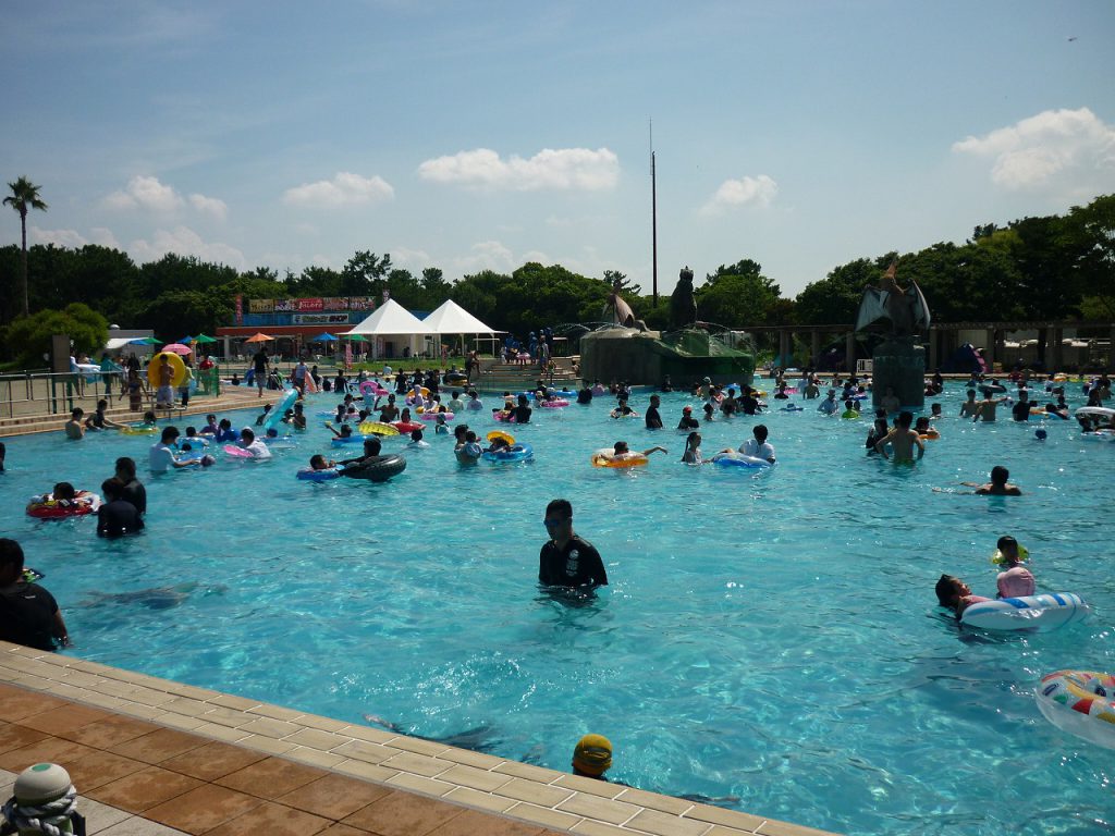 恐竜のいる島があるプール/国営海の中道海浜公園 サンシャインプール(福岡県/北九州市)