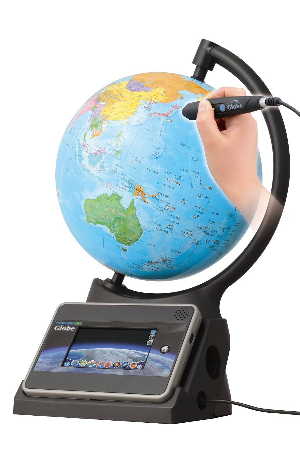 「小学館の図鑑NEOGlobe」はグローブペンでタッチした国や地域の情報を音声で解説