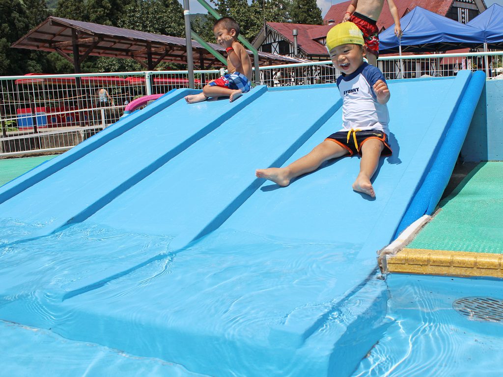 水遊び場のすべり台／上越国際プレイランド（新潟県／南魚沼市）