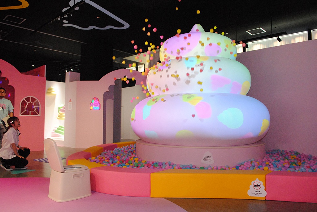 巨大なフン火山「ウンコ・ボルケーノ」/うんこミュージアムTOKYO(ダイバーシティ東京)