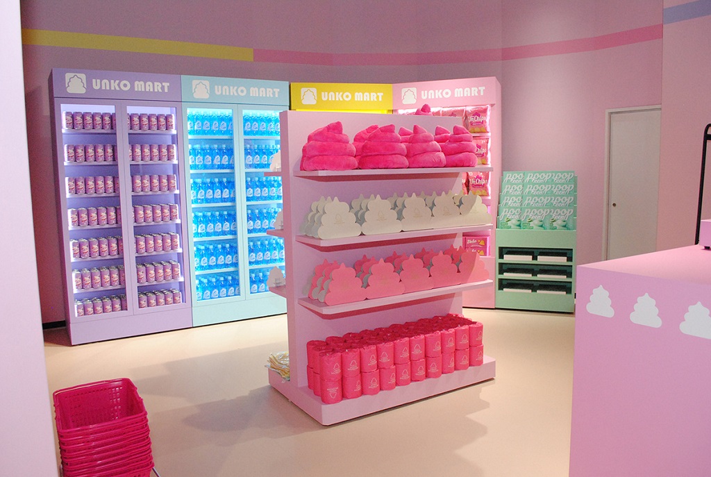 写真映えするグッズがそろう「うんコンビニUNKO MART」/うんこミュージアムTOKYO(ダイバーシティ東京)