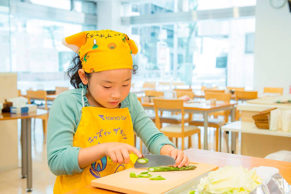 ＜春キャベツのサラダ＞野菜を切る／東京ガス キッズインザキッチン 親子クラス