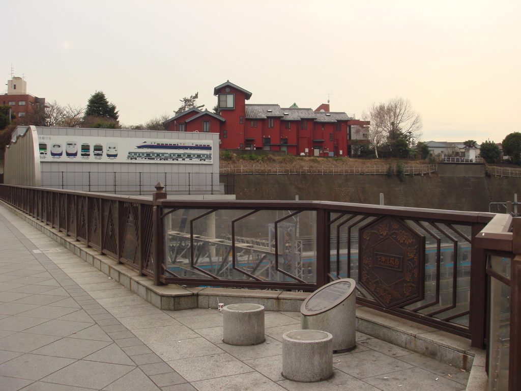 ここで見える車両のイラストも/下御隠殿橋(トレインミュージアム)(東京都/荒川区)