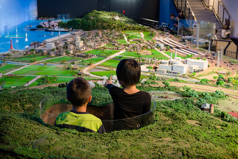 ジオラマの中から顔を出せる／敦賀赤レンガ倉庫 ジオラマ館（福井県／敦賀市）