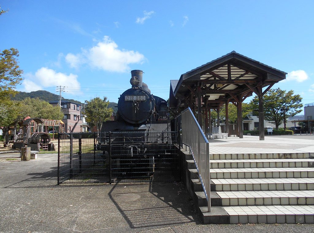 小松市駅開業当時の駅舎やSLの展示／小松島ステーションパーク（徳島県）