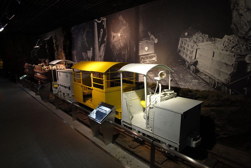 坑内電車の展示/柵原ふれあい鉱山公園(岡山県/久米郡美咲町)
