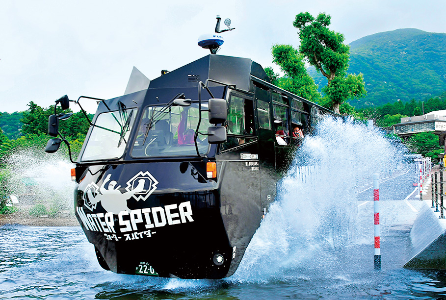 芦ノ湖新名物の水陸両用バス/NINJABUS WATER SPIDER(神奈川県/箱根町)