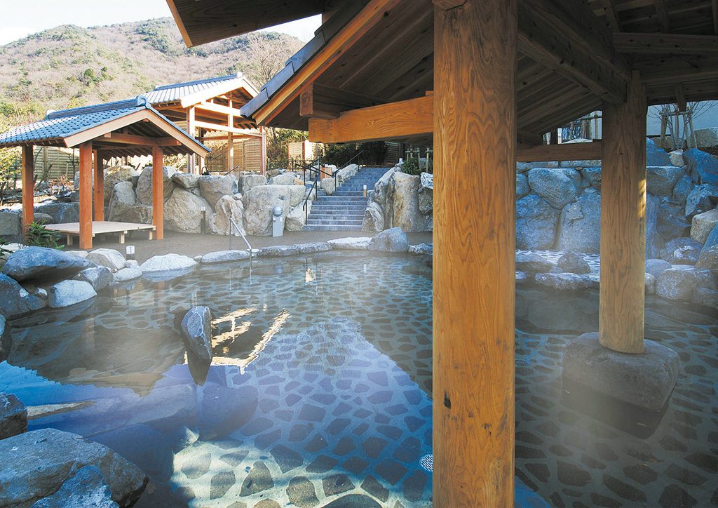 丹波特産の丹波石を使った大露天風呂／こんだ薬師温泉ぬくもりの郷（兵庫県／丹波篠山市）