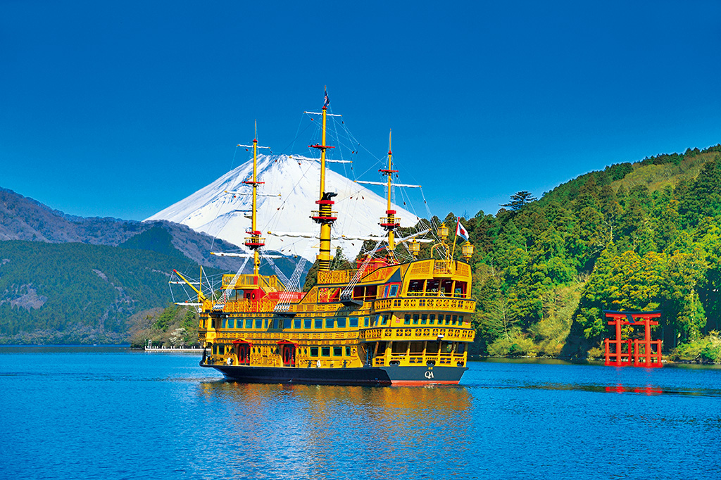 箱根海賊船で芦ノ湖をクルージング／芦ノ湖（神奈川県／箱根町）
